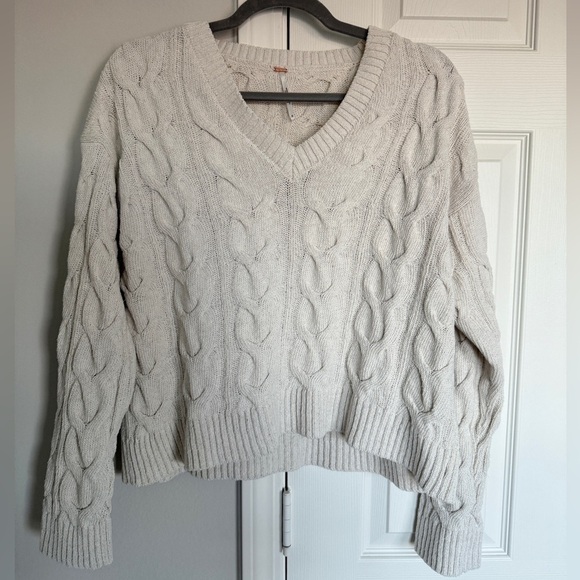 Free People NWOT Cable Knit V Neck Sweater - Size S - Picture 1 of 2